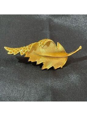 Tara Vintage Leaf Brooch Gold  Tone and Rhinestones Signed-Tara